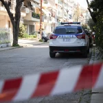 Γυναικοκτονία στη Δράμα: Την μαχαίρωσε οκτώ φορές ο αστυνομικός, το παιδί βρήκε τη μητέρα του αιμόφυρτη