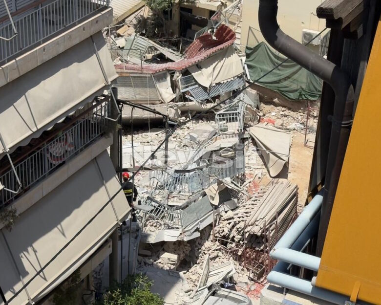 Πετράλωνα: «Η μητέρα μου είδε ρωγμή, κάλεσε τη μηχανικό της και εκκένωσαν», λέει η κόρη ενοίκου της πολυκατοικίας που κατέρρευσε