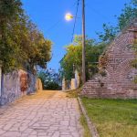 Απρόσμενο σκηνικό στο Pride της Θεσσαλονίκης: Ρασοφόρος ξάπλωσε μπροστά σε άρμα φωνάζοντας «μετανοείτε»