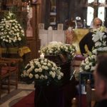 Μαίρη Λίντα: Πλήθος κόσμου για το τελευταίο αντίο – Κατάμεστος ο ναός Αγίου Ανδρέα στο Γηροκομείο