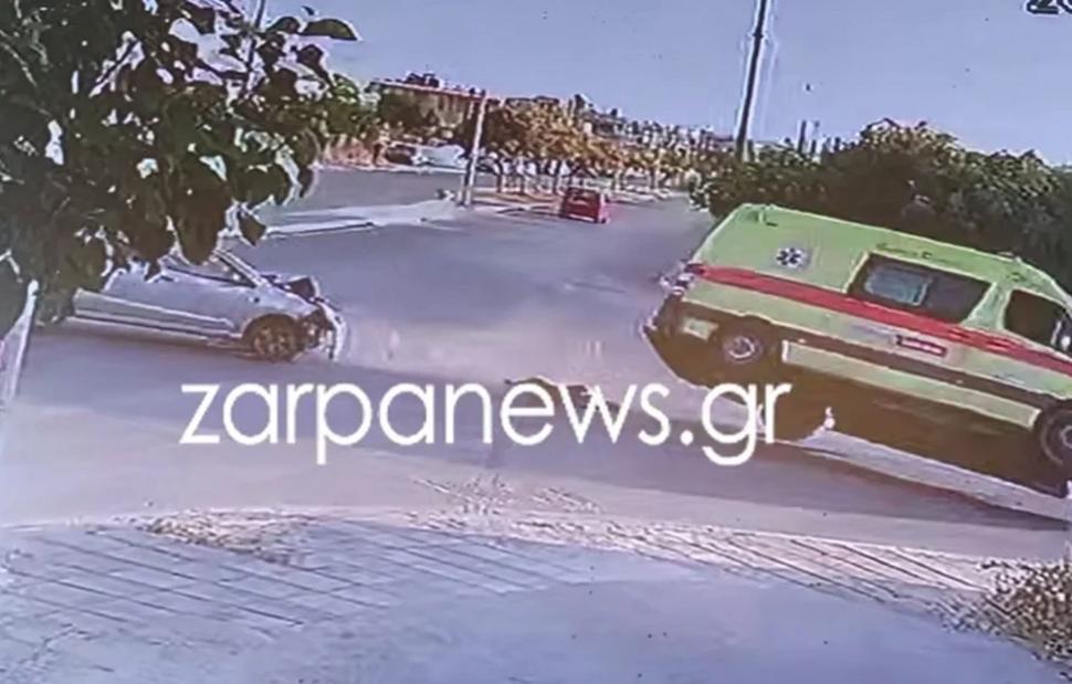 Τροχαίο στα Χανιά: Η στιγμή που το ασθενοφόρο ντεραπάρει μετά τη σύγκρουση με το αυτοκίνητο