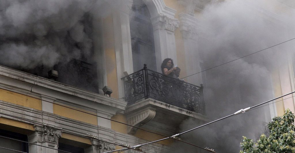 Συνελήφθη στη Βρετανία η 46χρονη που κατηγορείται για τον εμπρησμό στη Marfin