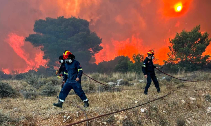 Τρεις συλλήψεις για φωτιές από αμέλεια και παραβάσεις πυρασφάλειας