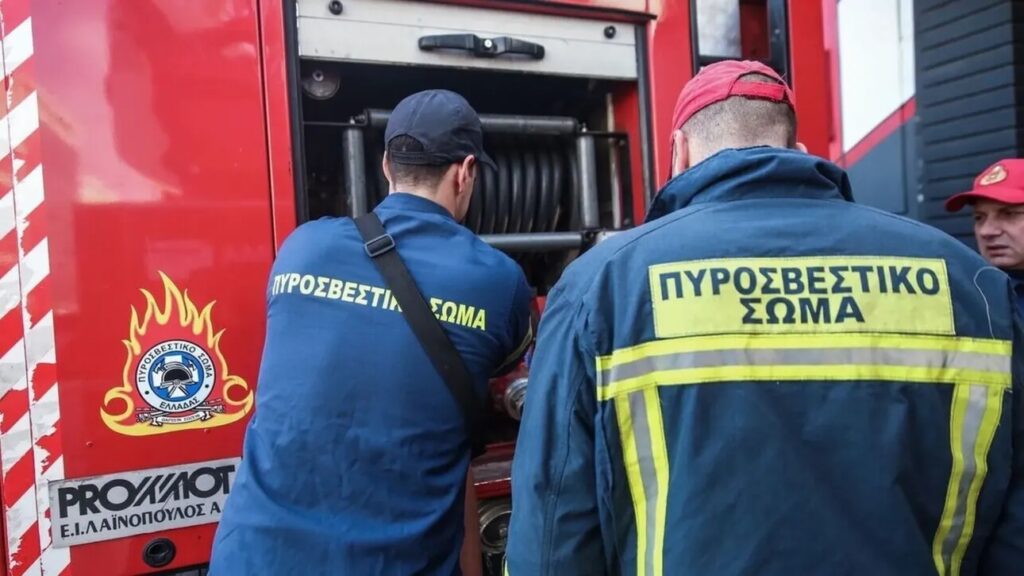 Διπλό πύρινο μέτωπο σε Ηλεία και Σκύρο με εναέρια μέσα