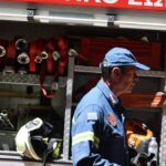 Φωτιά σε κτήριο στην Κουμουνδούρου με απεγκλωβισμό ατόμου