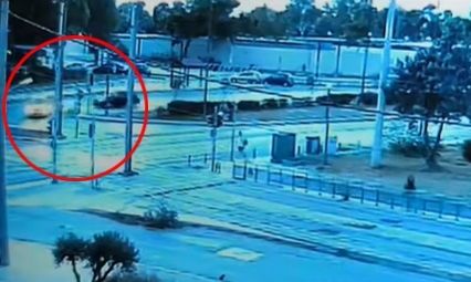 Βούλα: Βίντεο ντοκουμέντο από τη σφοδρή σύγκρουση ταξί με μηχανή