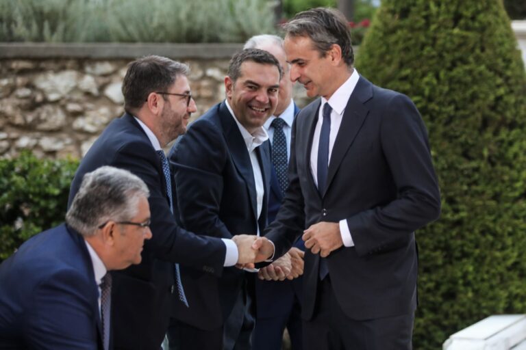 Πολιτική αντιπαράθεση εν όψει εκλογών 2027 – Στρατηγική και διλήμματα στα κομματικά επιτελεία