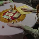 4 Ζώδια Που Σε Τραβούν Σαν Μαγνήτης — Και Δεν Μπορείς να Ξεφύγεις