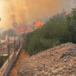 Σαρωνίδα: Συνελήφθη 38χρονη για τη φωτιά που ξεκίνησε από αυτοκίνητο – Πάνω από 1,2 εκατ. ευρώ τα πρόστιμα για πυρκαγιές