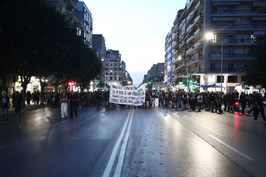 «Ο Παύλος ζει»: Χιλιάδες στους δρόμους Αθήνας και Θεσσαλονίκης απέναντι στον φασισμό