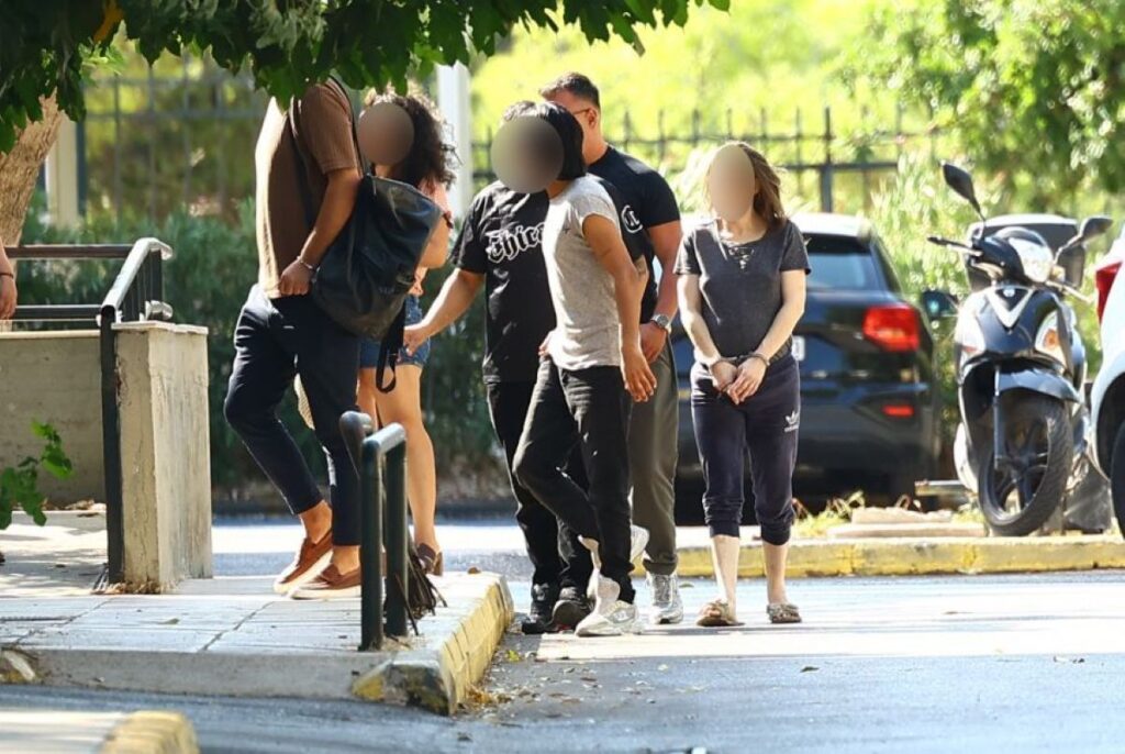 Κυψέλη: Τα ιατροδικαστικά ευρήματα που φέρνουν το ζευγάρι και τον 26χρονο ενώπιον της ανακρίτριας