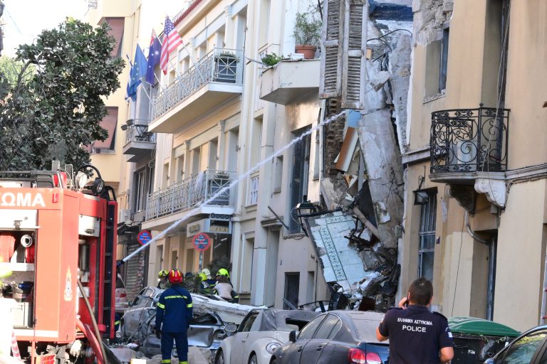 Έξι νεκροί από τη φονική έκρηξη στην Πλάκα – Στο μικροσκόπιο η διαρροή αερίου