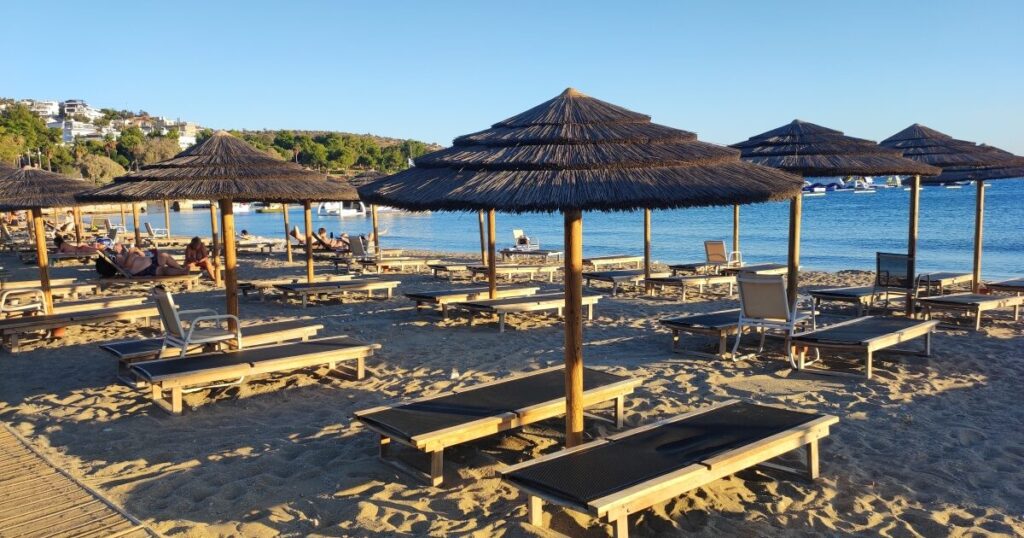 Βουλιαγμένη: Καβγάς για ξαπλώστρα κατέληξε στον θάνατο 82χρονου