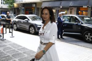 Ακρίβεια: Άμεση προτεραιότητα για την κυβέρνηση, «θέατρο του παραλόγου» απαντά η αντιπολίτευση