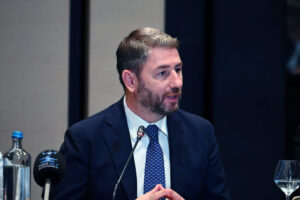 «Ασπίδα του Αχιλλέα»: Ο Ανδρουλάκης ζητά από τον Μητσοτάκη καθαρή απάντηση για τον πηγαίο κώδικα