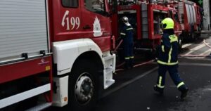 Πυρκαγιά στο Ωραιόκαστρο: Μαύροι καπνοί πάνω από επιχείρηση μετάλλων