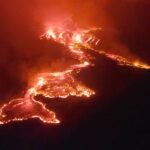 Η Σαντορίνη έβαλε φωτιά στη νύχτα με τη θεαματική επιστροφή των «Ηφαιστείων»