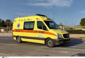 Τραγωδία στην Αίγινα: γυναίκα πέθανε στην παραλία Κλήμα μετά την αναμονή για ασθενοφόρο