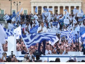 Προεκλογική μάχη: ΝΔ στοχεύει στην αυτοδυναμία, ΠΑΣΟΚ σε προοδευτική κυβέρνηση