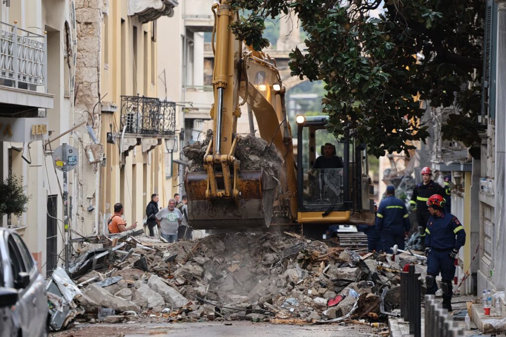 Ζημιές σε γειτονικά κτίρια και εκκλησία – Εβδομάδες ή μήνες θα διαρκέσει η αποκατάσταση