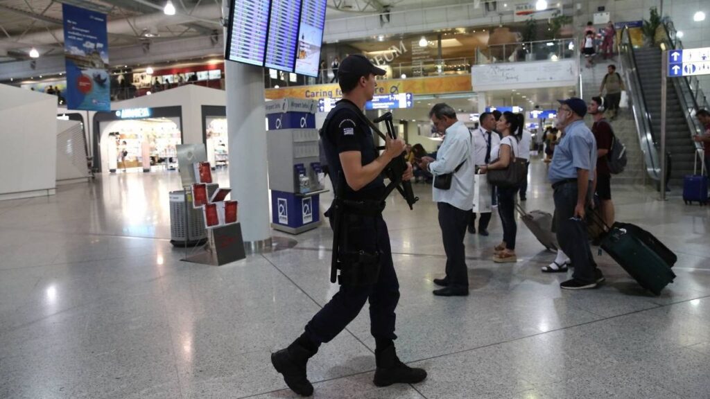Κακοκαιρία στην Κρήτη: Καθηλωμένα τα αεροπλάνα στο «Ν. Καζαντζάκης» – Πρόβλημα σε δεκάδες πτήσεις – Τι γνωρίζουμε μέχρι τώρα