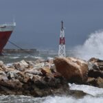 Απαγορευτικό απόπλου σε Πειραιά, Ραφήνα και Λαύριο: «Δεμένα» τα πλοία λόγω των 9 μποφόρ